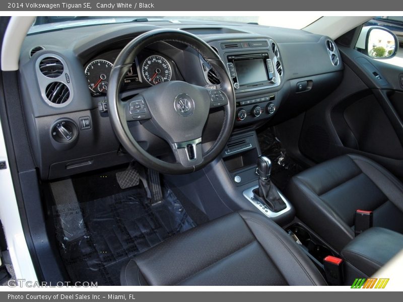 Candy White / Black 2014 Volkswagen Tiguan SE