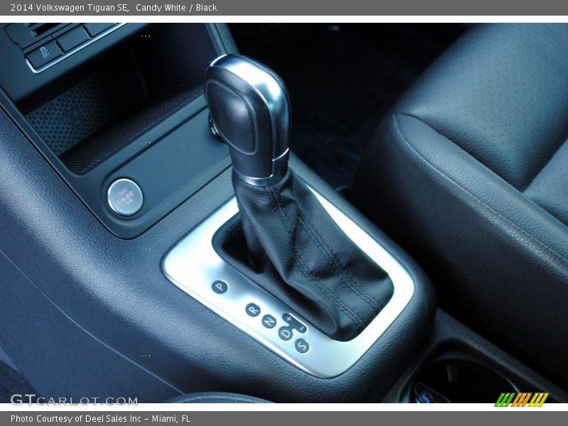 Candy White / Black 2014 Volkswagen Tiguan SE