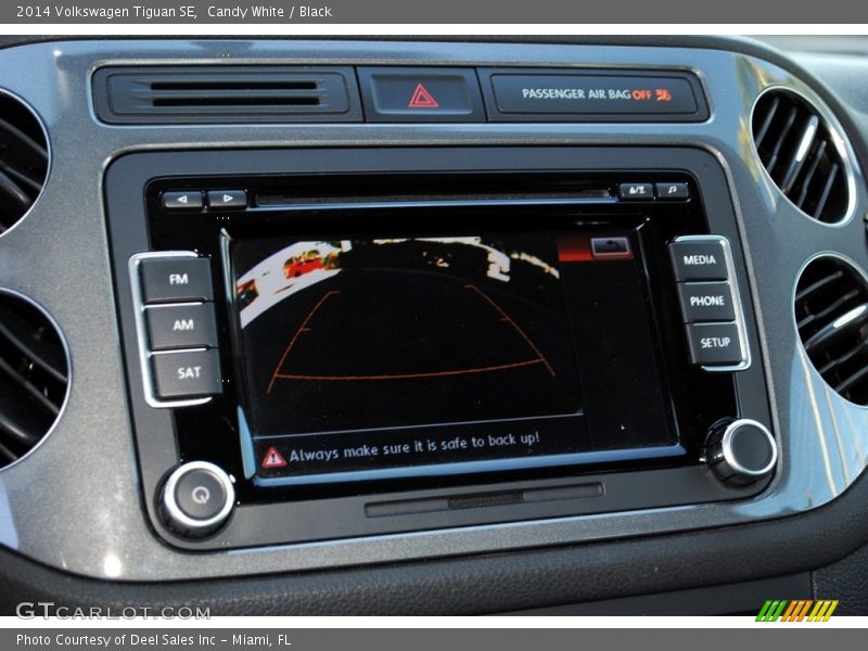 Candy White / Black 2014 Volkswagen Tiguan SE
