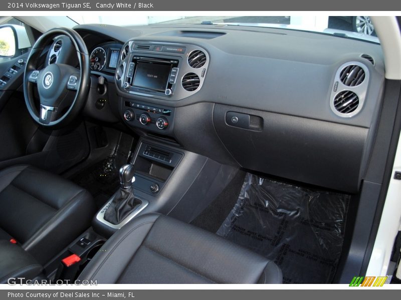 Candy White / Black 2014 Volkswagen Tiguan SE