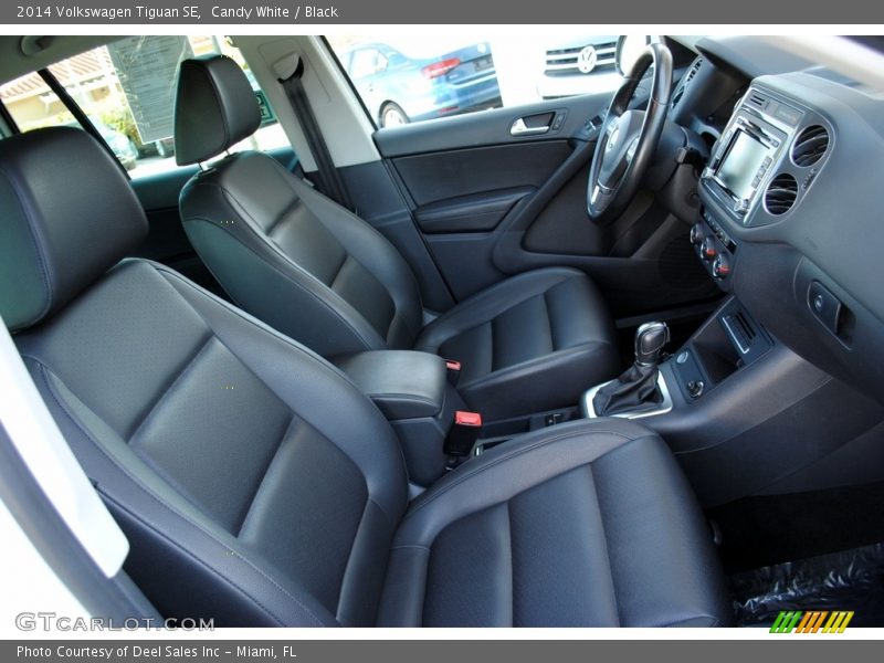Candy White / Black 2014 Volkswagen Tiguan SE