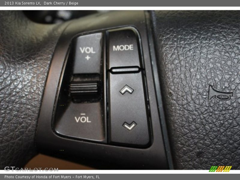 Dark Cherry / Beige 2013 Kia Sorento LX