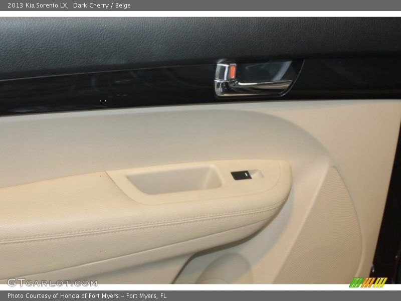 Dark Cherry / Beige 2013 Kia Sorento LX