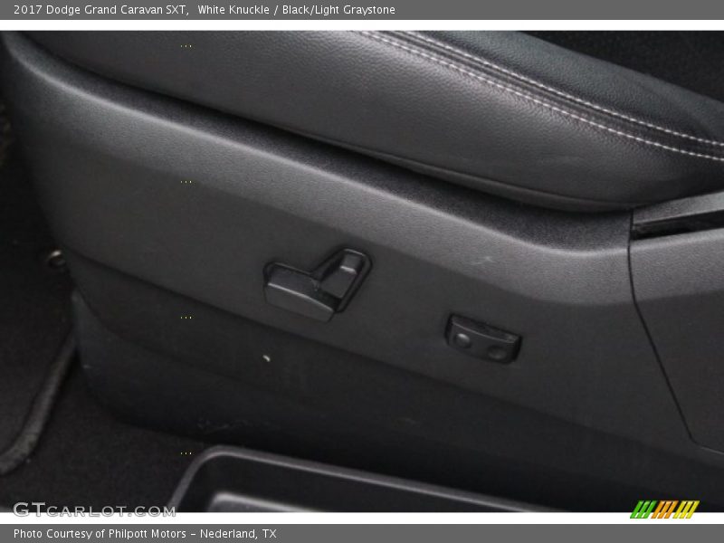 White Knuckle / Black/Light Graystone 2017 Dodge Grand Caravan SXT