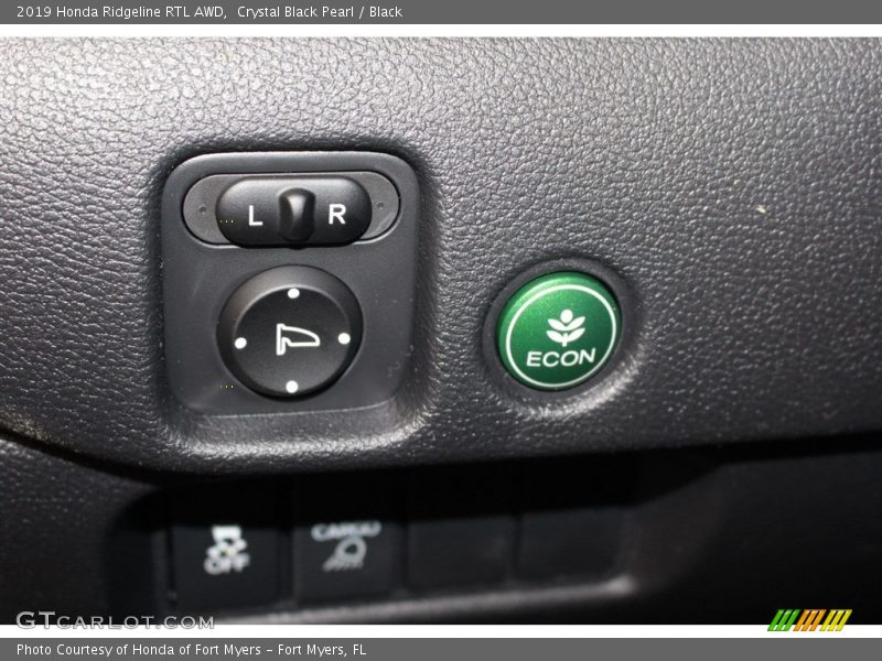 Controls of 2019 Ridgeline RTL AWD