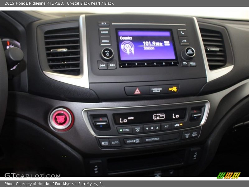 Controls of 2019 Ridgeline RTL AWD