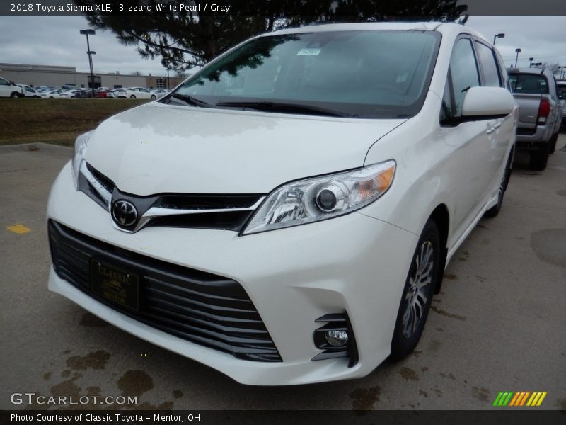 Blizzard White Pearl / Gray 2018 Toyota Sienna XLE