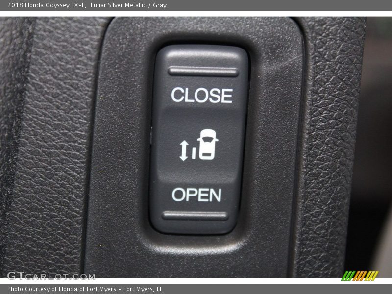 Lunar Silver Metallic / Gray 2018 Honda Odyssey EX-L