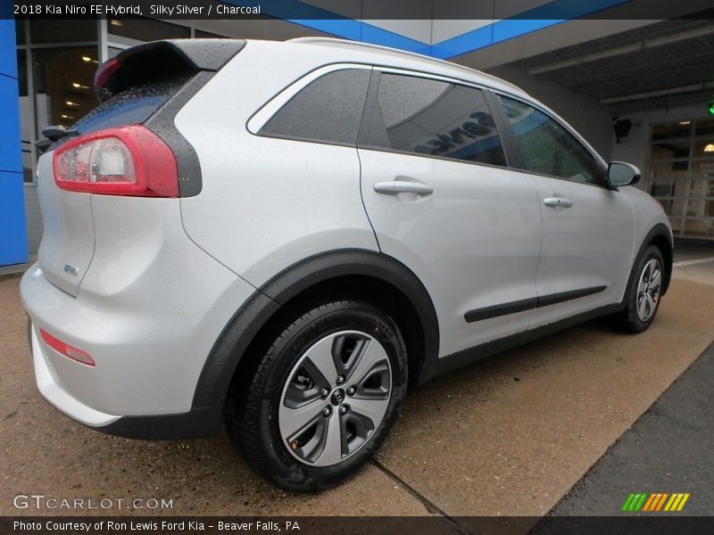 Silky Silver / Charcoal 2018 Kia Niro FE Hybrid