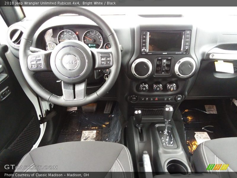 Bright White / Black 2018 Jeep Wrangler Unlimited Rubicon 4x4