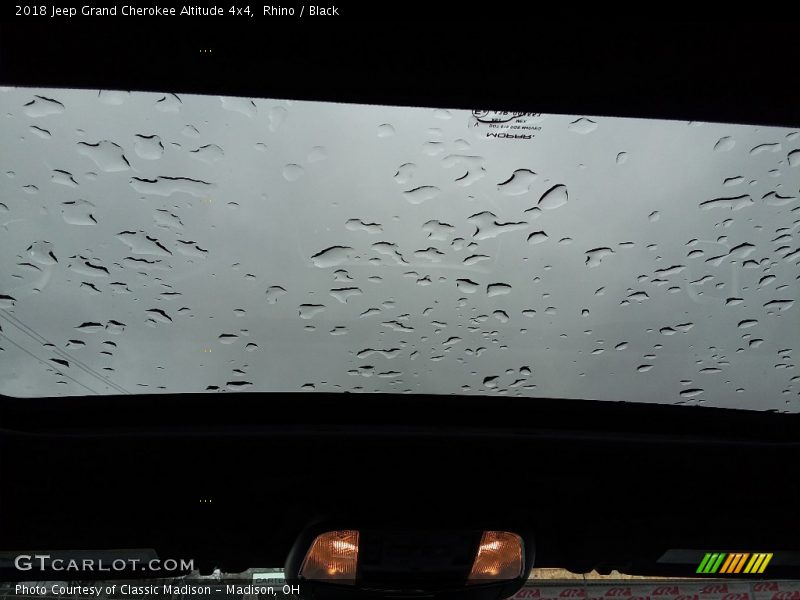Rhino / Black 2018 Jeep Grand Cherokee Altitude 4x4