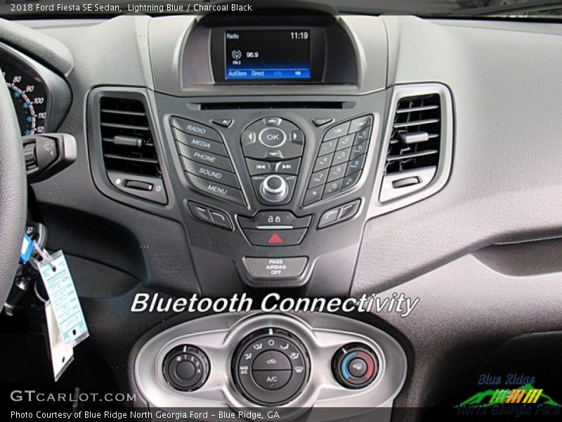 Lightning Blue / Charcoal Black 2018 Ford Fiesta SE Sedan
