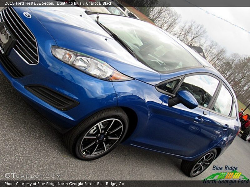 Lightning Blue / Charcoal Black 2018 Ford Fiesta SE Sedan