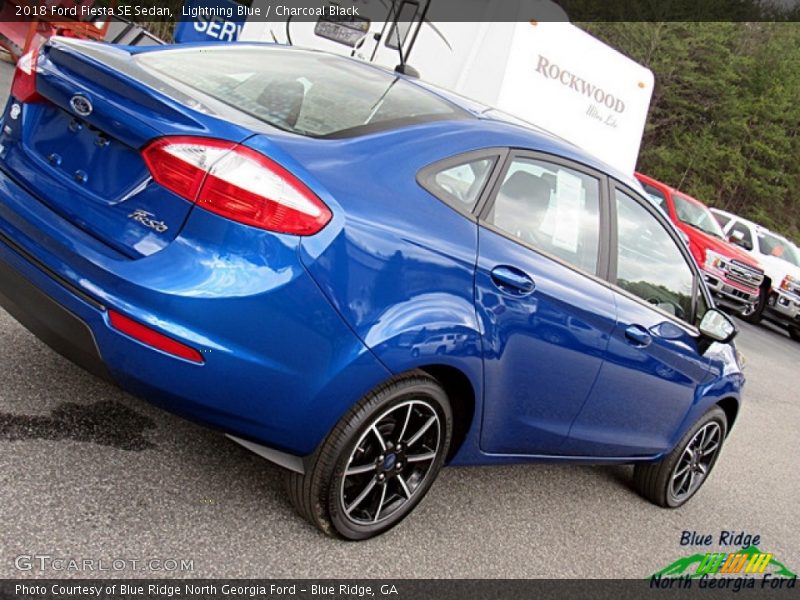 Lightning Blue / Charcoal Black 2018 Ford Fiesta SE Sedan