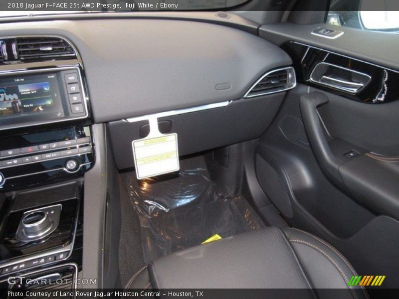 Fuji White / Ebony 2018 Jaguar F-PACE 25t AWD Prestige