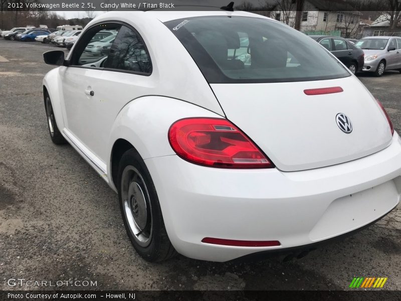 Candy White / Titan Black 2012 Volkswagen Beetle 2.5L