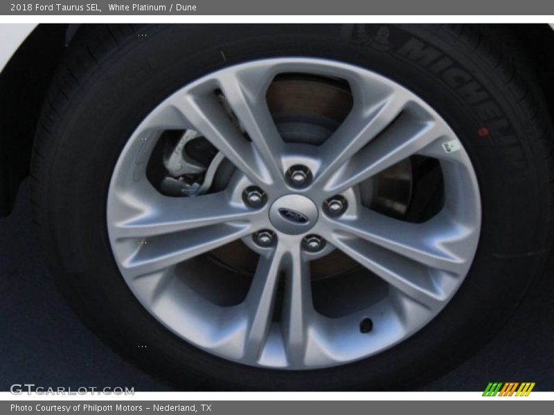 White Platinum / Dune 2018 Ford Taurus SEL