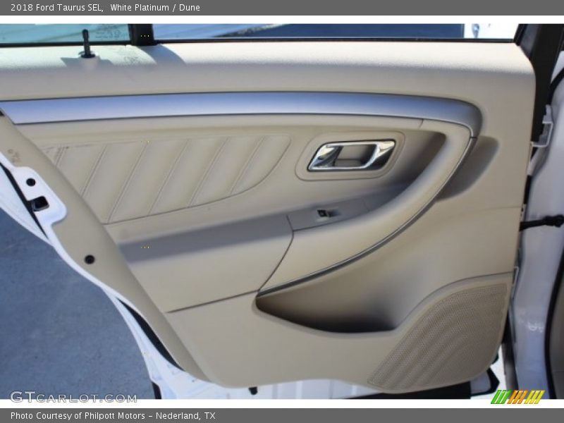 White Platinum / Dune 2018 Ford Taurus SEL