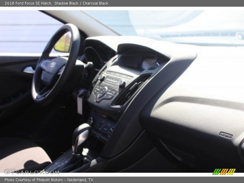 Shadow Black / Charcoal Black 2018 Ford Focus SE Hatch