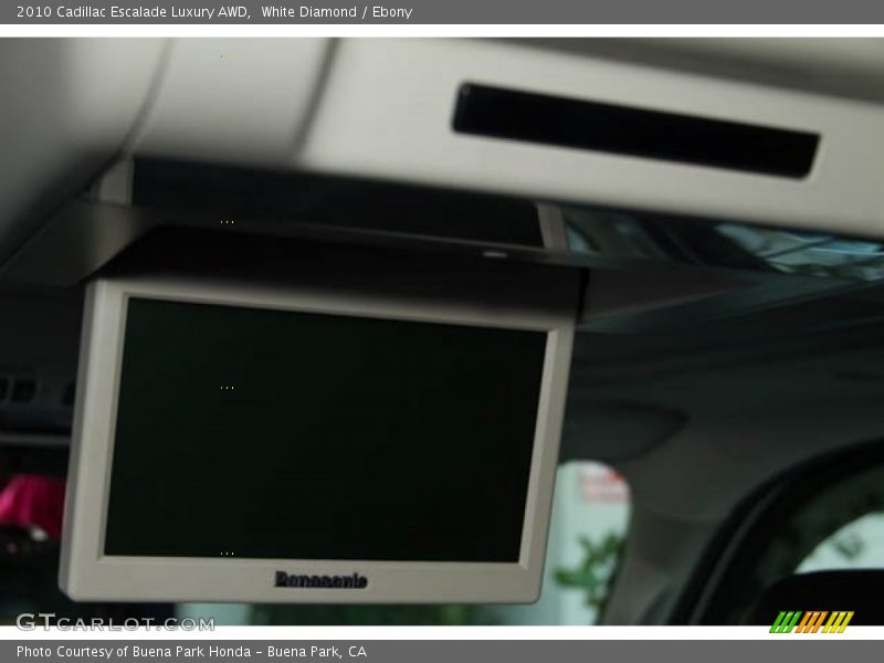 White Diamond / Ebony 2010 Cadillac Escalade Luxury AWD