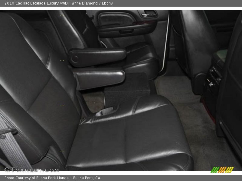 White Diamond / Ebony 2010 Cadillac Escalade Luxury AWD