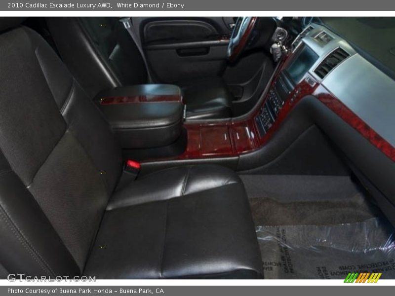 White Diamond / Ebony 2010 Cadillac Escalade Luxury AWD