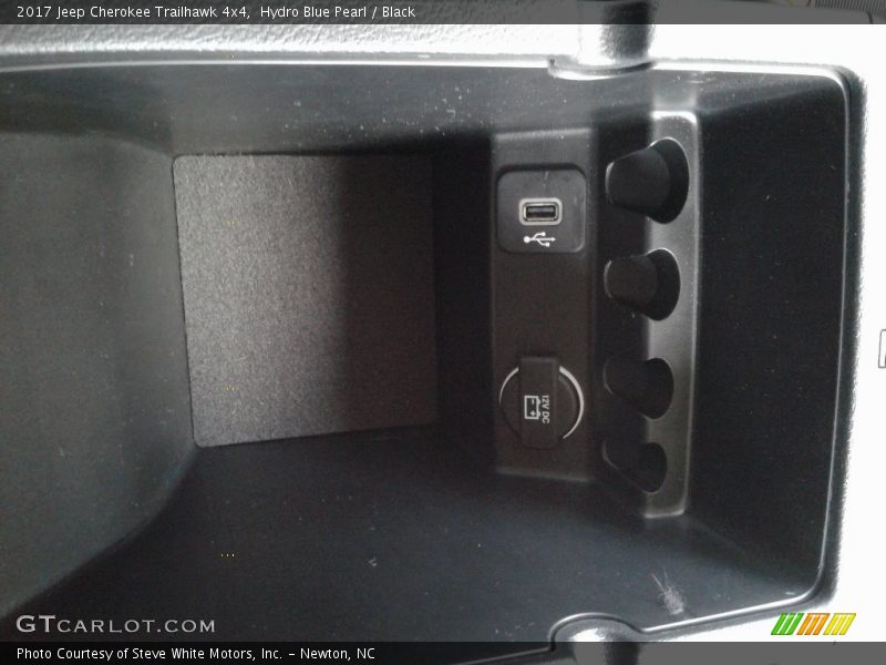 Hydro Blue Pearl / Black 2017 Jeep Cherokee Trailhawk 4x4