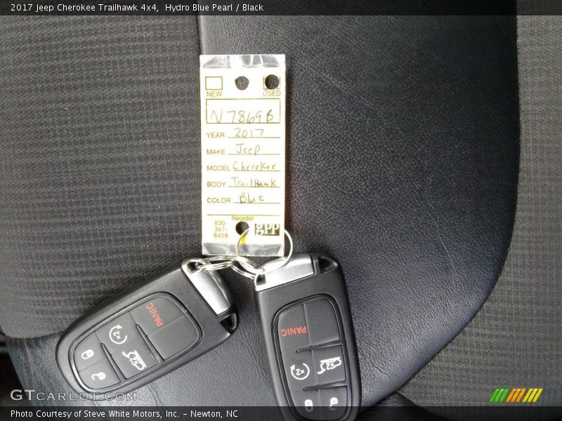 Hydro Blue Pearl / Black 2017 Jeep Cherokee Trailhawk 4x4