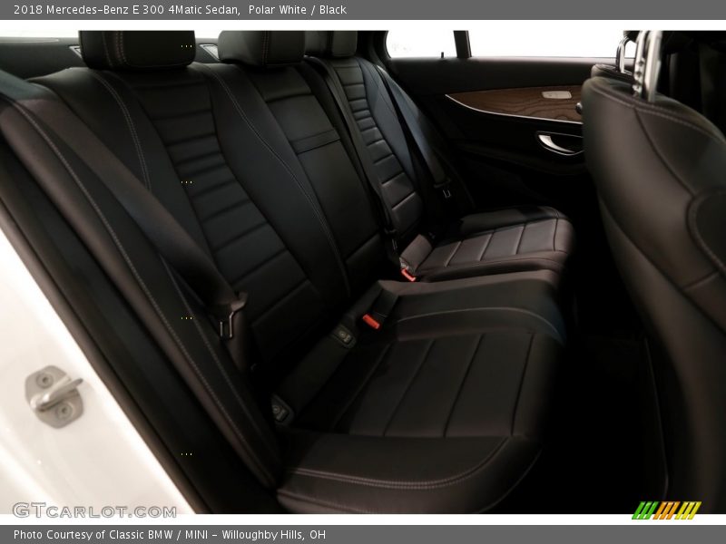 Polar White / Black 2018 Mercedes-Benz E 300 4Matic Sedan