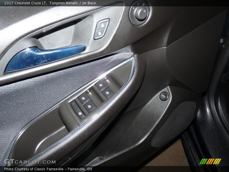 Tungsten Metallic / Jet Black 2017 Chevrolet Cruze LT