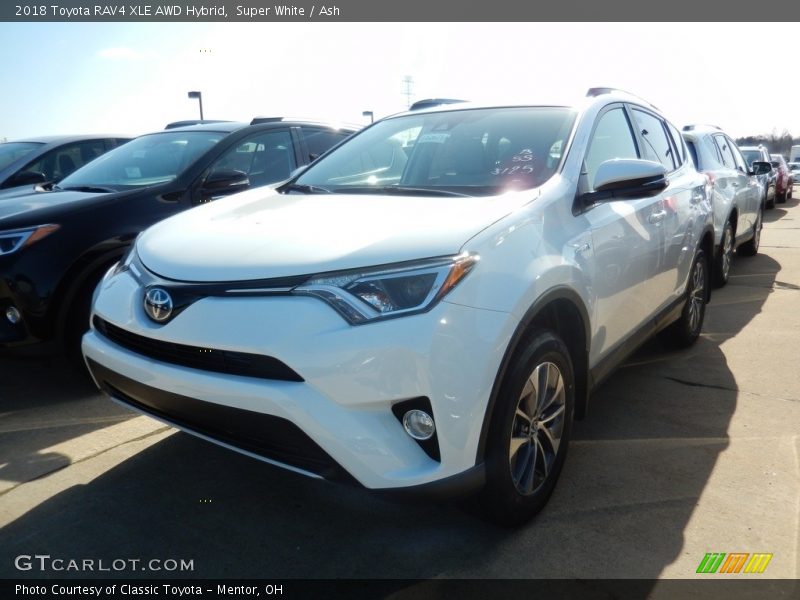 Super White / Ash 2018 Toyota RAV4 XLE AWD Hybrid