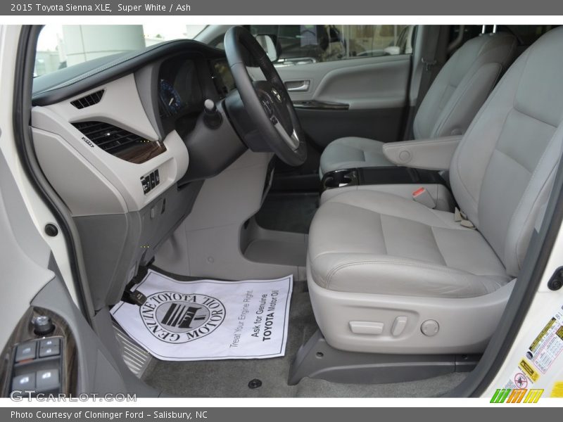 Super White / Ash 2015 Toyota Sienna XLE