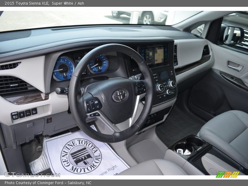 Super White / Ash 2015 Toyota Sienna XLE