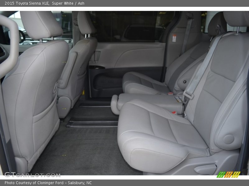 Super White / Ash 2015 Toyota Sienna XLE