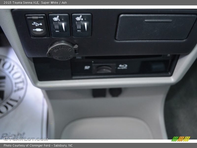 Super White / Ash 2015 Toyota Sienna XLE
