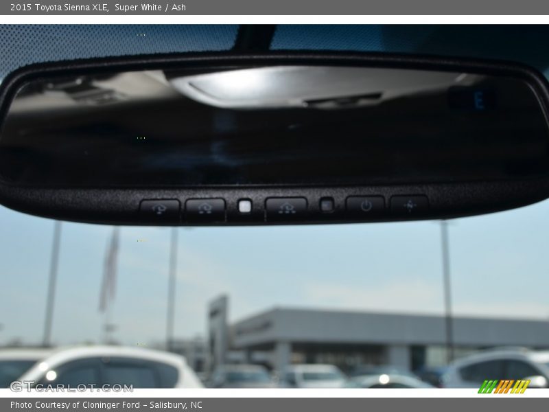 Super White / Ash 2015 Toyota Sienna XLE