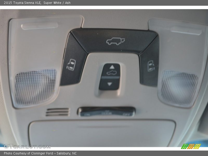 Super White / Ash 2015 Toyota Sienna XLE