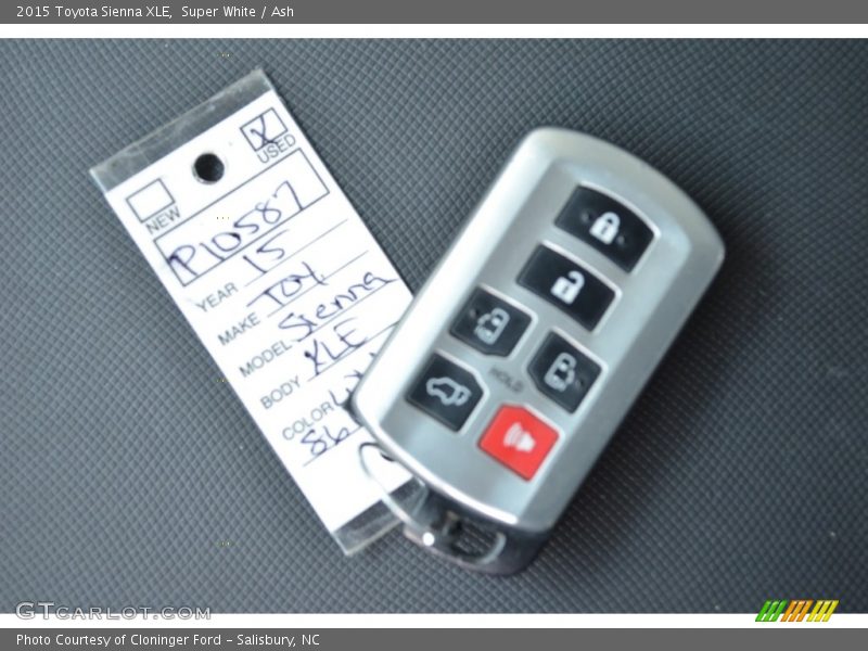 Super White / Ash 2015 Toyota Sienna XLE