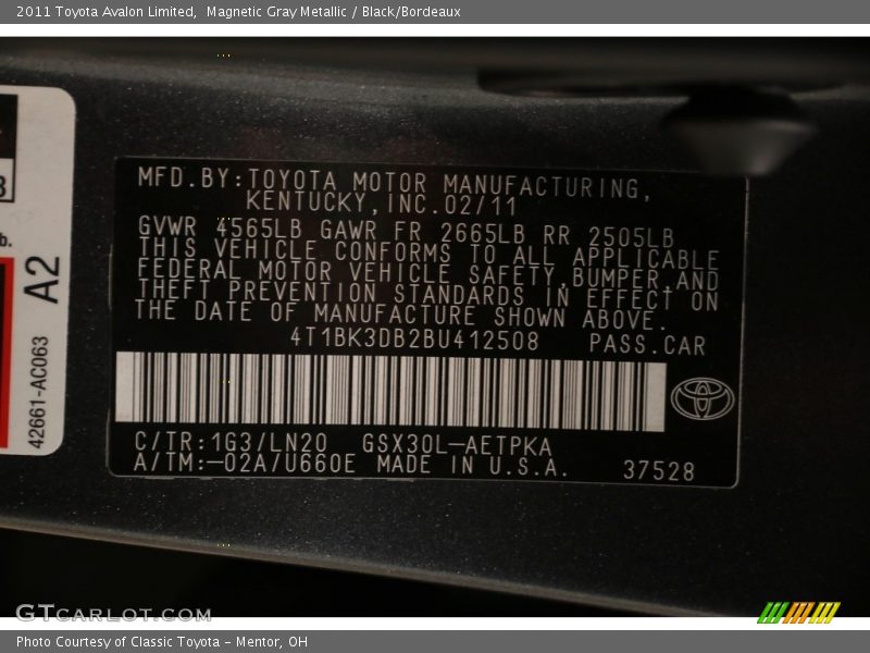 Magnetic Gray Metallic / Black/Bordeaux 2011 Toyota Avalon Limited