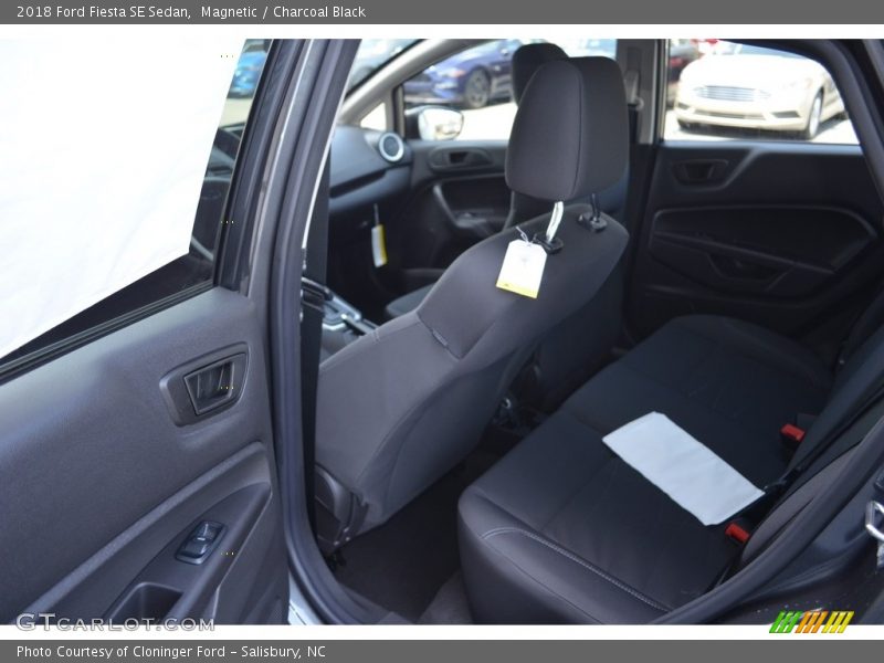 Magnetic / Charcoal Black 2018 Ford Fiesta SE Sedan