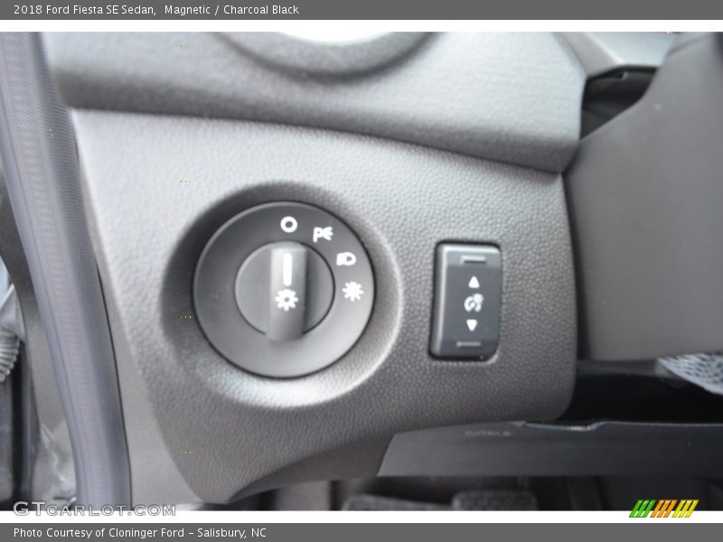 Magnetic / Charcoal Black 2018 Ford Fiesta SE Sedan