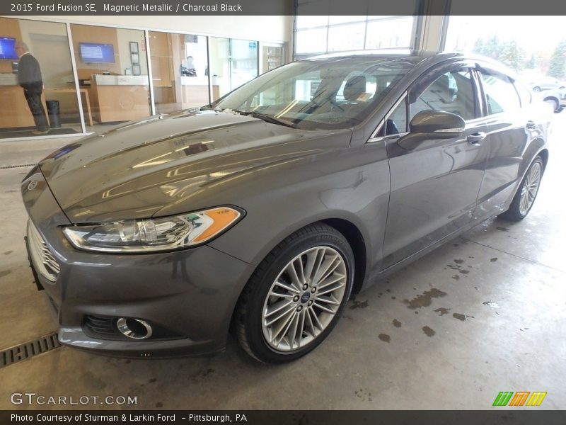 Magnetic Metallic / Charcoal Black 2015 Ford Fusion SE