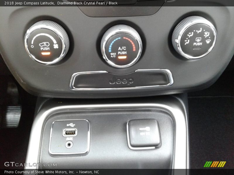 Diamond Black Crystal Pearl / Black 2018 Jeep Compass Latitude