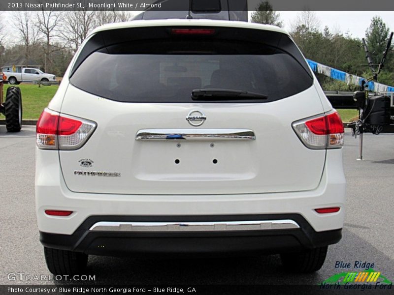 Moonlight White / Almond 2013 Nissan Pathfinder SL