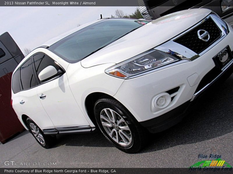 Moonlight White / Almond 2013 Nissan Pathfinder SL
