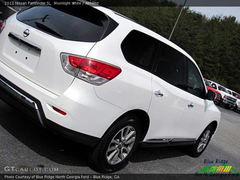 Moonlight White / Almond 2013 Nissan Pathfinder SL