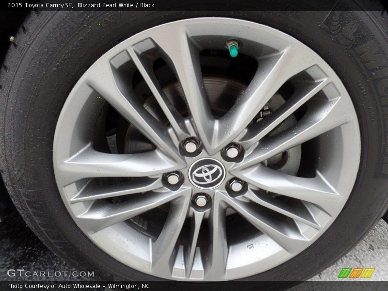 Blizzard Pearl White / Black 2015 Toyota Camry SE