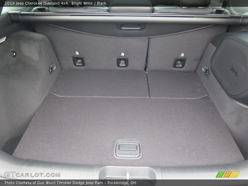 Bright White / Black 2019 Jeep Cherokee Overland 4x4
