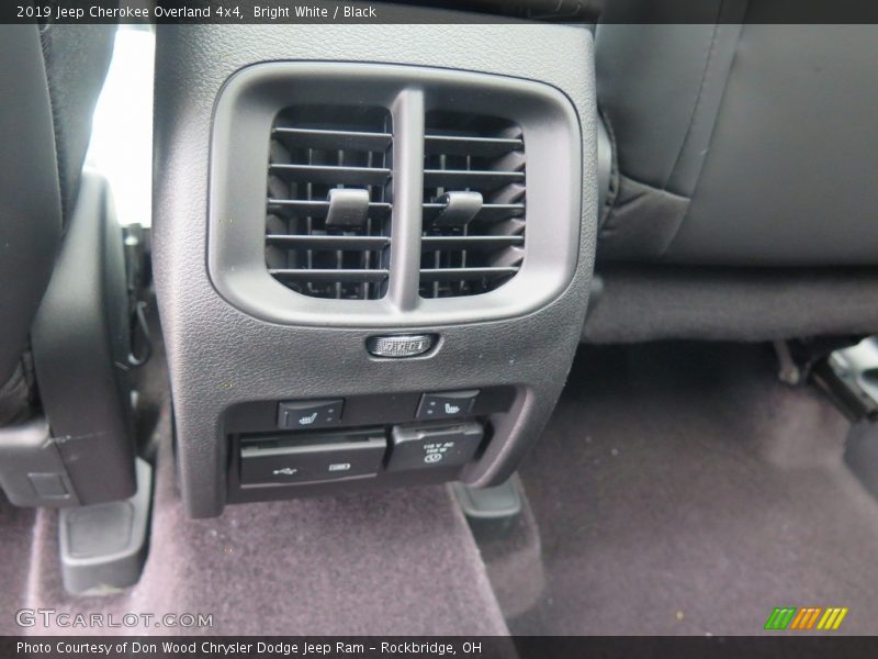 Bright White / Black 2019 Jeep Cherokee Overland 4x4