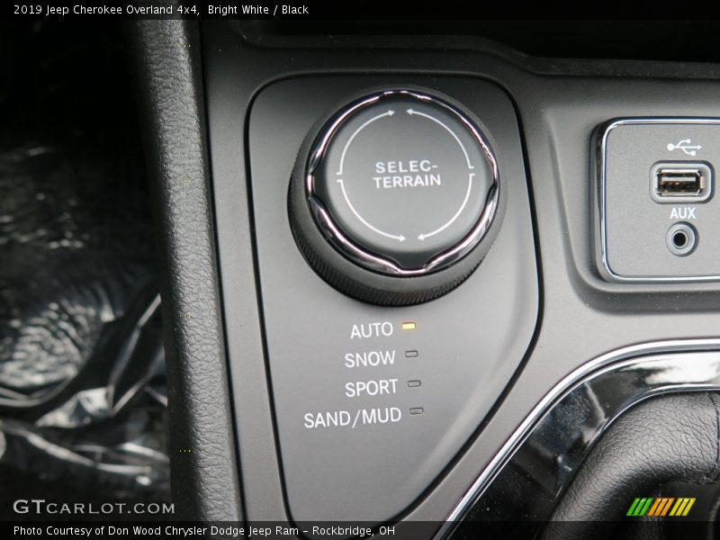 Bright White / Black 2019 Jeep Cherokee Overland 4x4